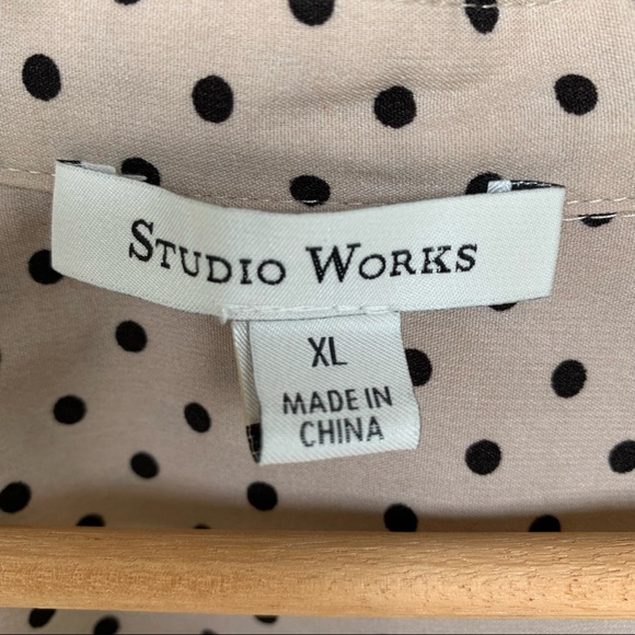 Long sleeve blouse with black polkadots   size XL - Picture 3 of 6